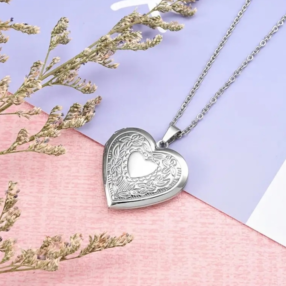 Silver Love locket. Vintage floral heart NWT Fast Ship. Engraved.